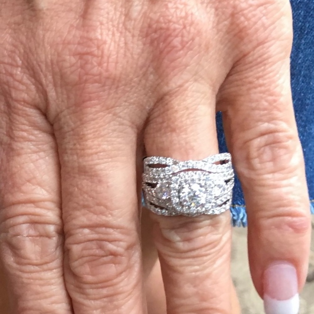 14k Diamond Wedding Set, Excellent Quality, Lightly Pre-Loved. White gold - Picture 5 of 15
